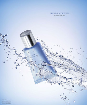 Y368水潤美妝護膚品PSD合成海報水元素產品宣傳平面廣告模板素材